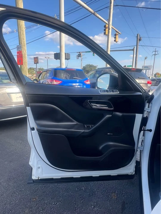 2019 Jaguar F-Pace - Image 13 of 20