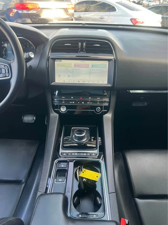 2019 Jaguar F-Pace - Image 9 of 20