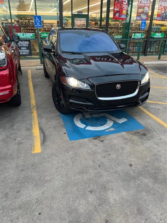 2019 Jaguar F-Pace - Image 2 of 8