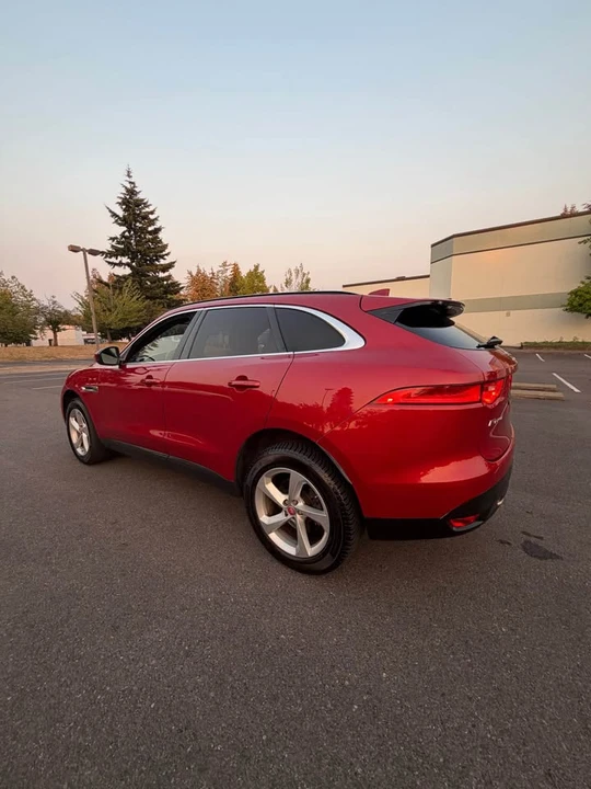 2019 Jaguar F-Pace - Image 8 of 17