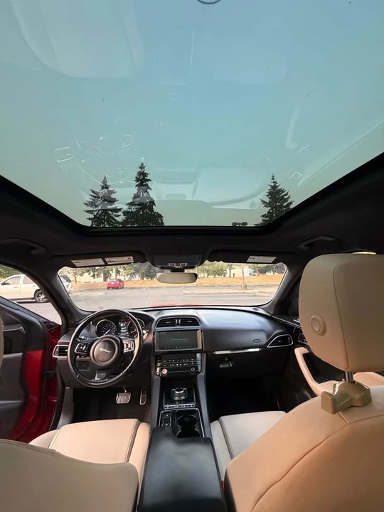 2019 Jaguar F-Pace - Image 12 of 17
