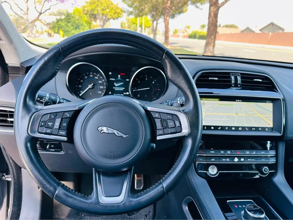 2019 Jaguar F-Pace - Image 9 of 19