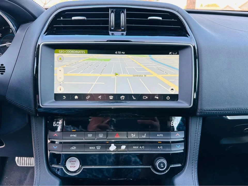 2019 Jaguar F-Pace - Image 11 of 19