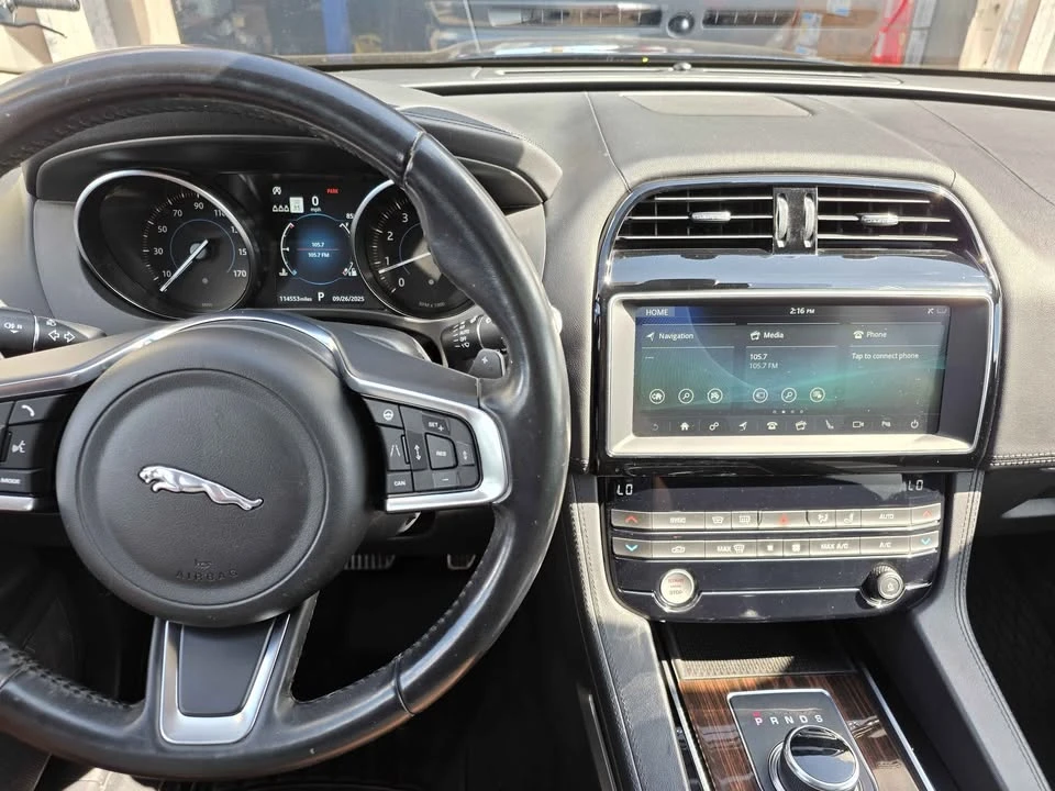 2019 Jaguar F-Pace - Image 10 of 18