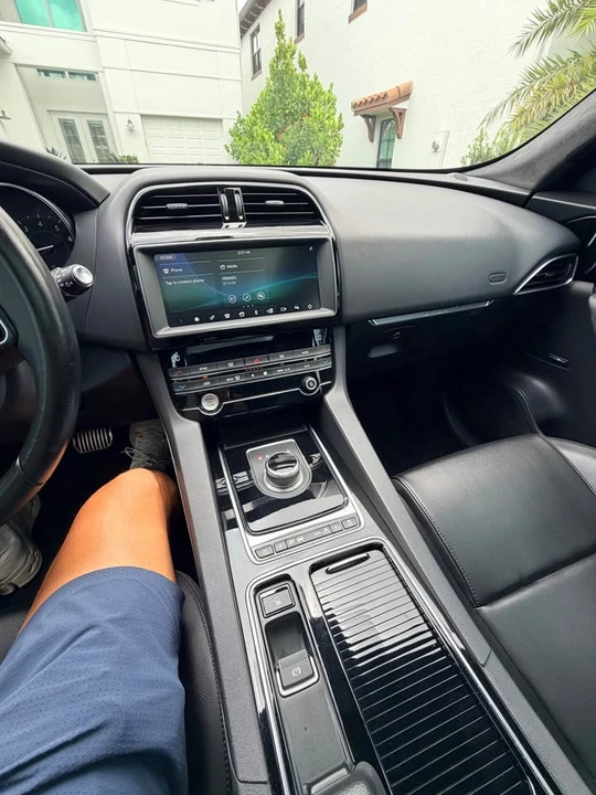 2019 Jaguar F-Pace - Image 2 of 6