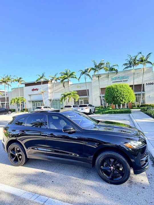 2019 Jaguar F-Pace - Image 2 of 10