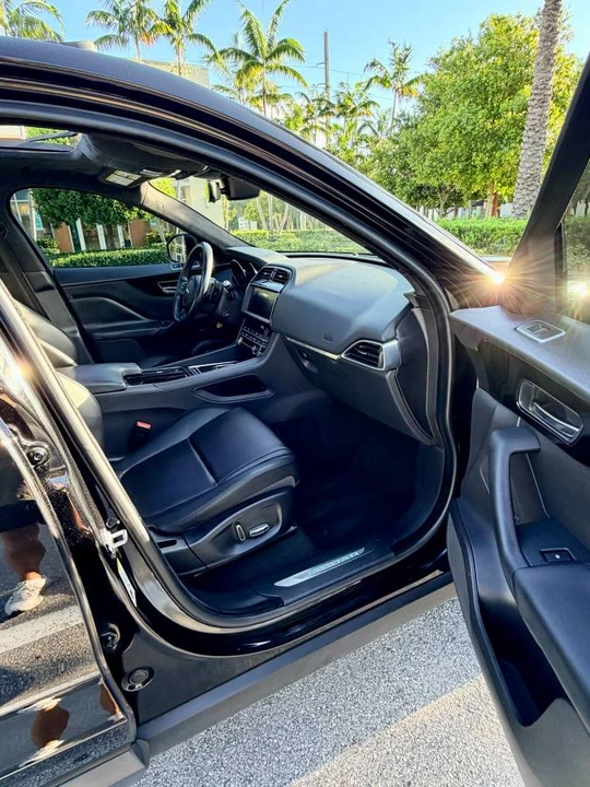 2019 Jaguar F-Pace - Image 5 of 12