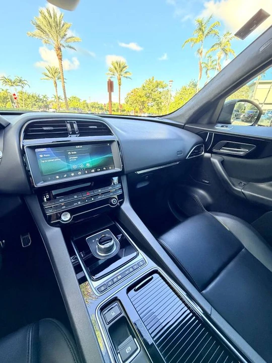 2019 Jaguar F-Pace - Image 3 of 12