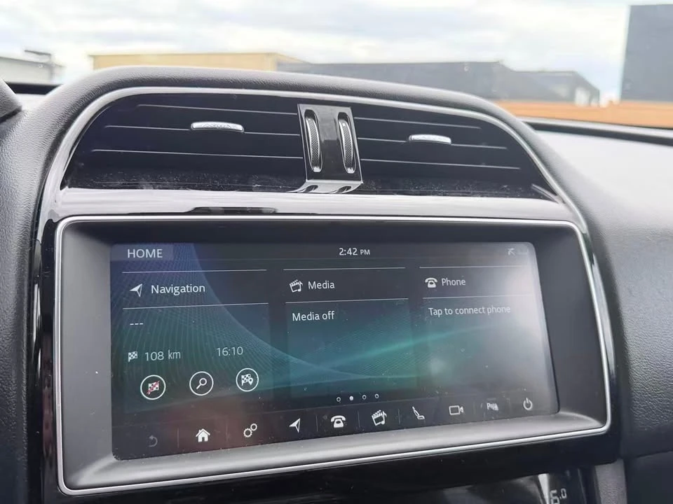 2019 Jaguar F-Pace - Image 10 of 19