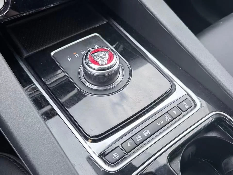 2019 Jaguar F-Pace - Image 13 of 19