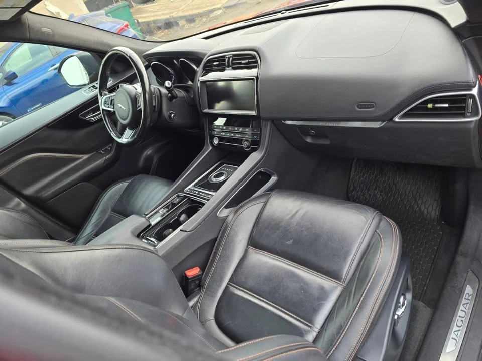 2019 Jaguar F-Pace - Image 11 of 20