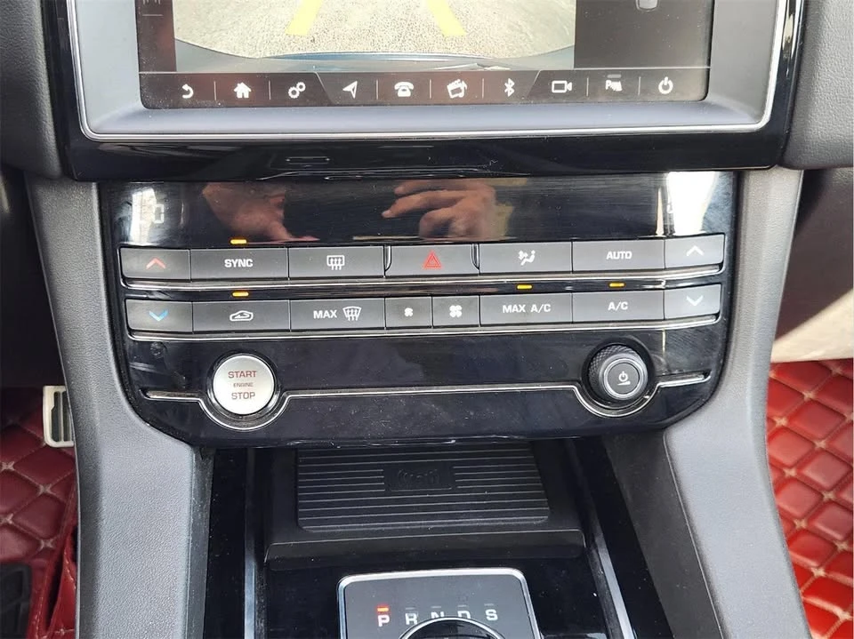 2019 Jaguar F-Pace - Image 18 of 20
