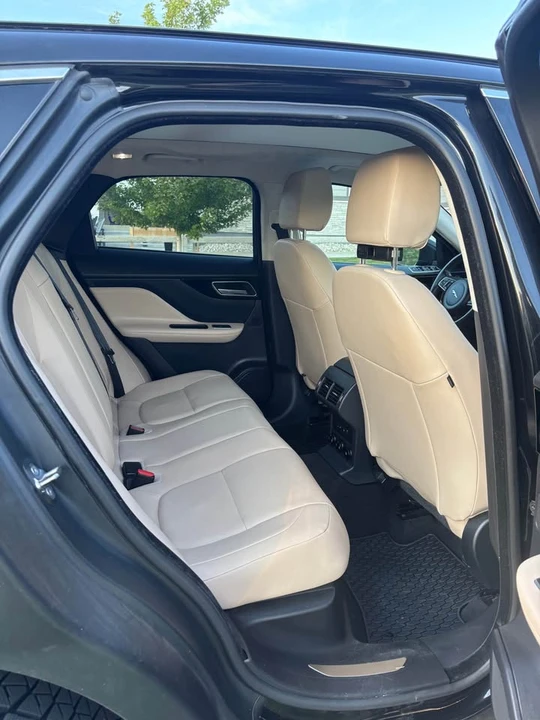 2019 Jaguar F-Pace - Image 10 of 12