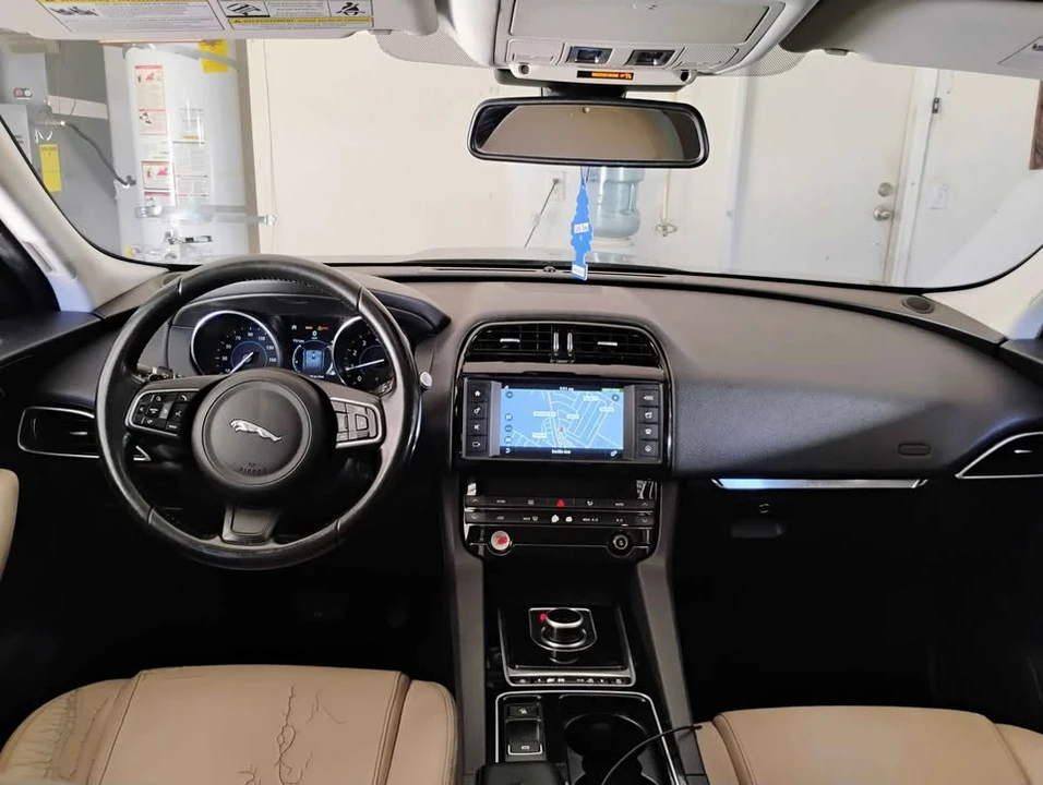 2019 Jaguar F-Pace - Image 5 of 6