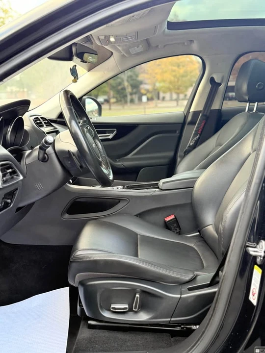 2019 Jaguar F-Pace - Image 8 of 18