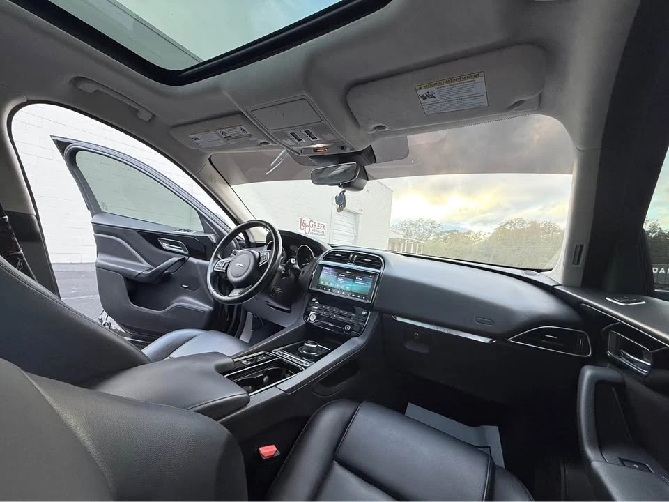 2019 Jaguar F-Pace - Image 13 of 18