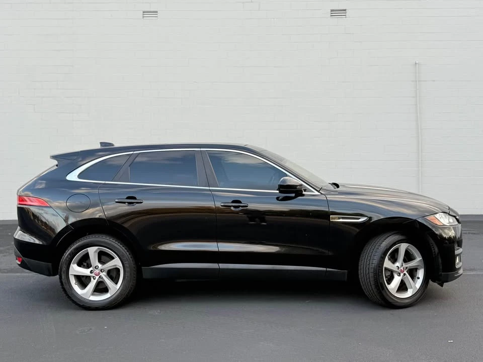 2019 Jaguar F-Pace - Image 2 of 18
