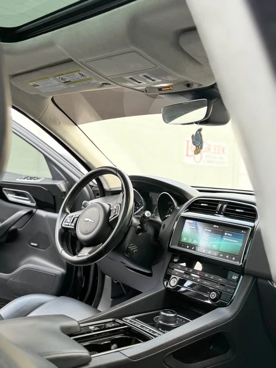 2019 Jaguar F-Pace - Image 9 of 18