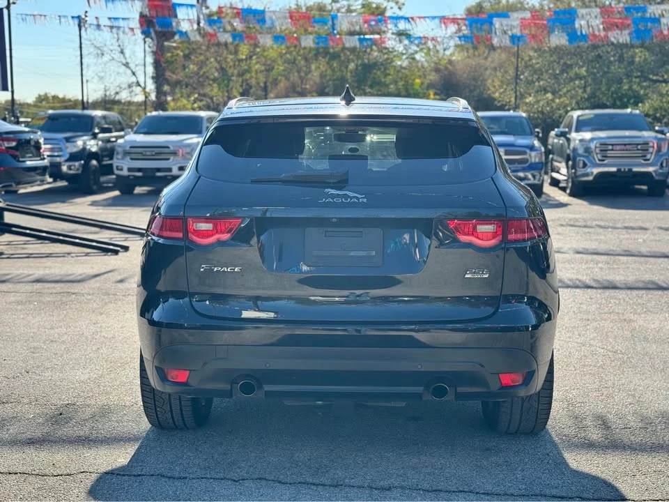 2019 Jaguar F-Pace - Image 7 of 17