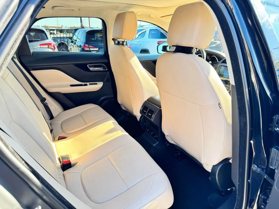 2019 Jaguar F-Pace - Image 15 of 17