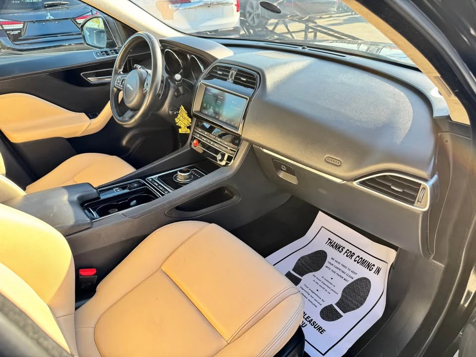 2019 Jaguar F-Pace - Image 16 of 17