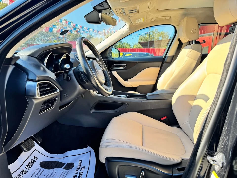 2019 Jaguar F-Pace - Image 11 of 17