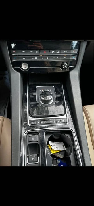 2019 Jaguar F-Pace - Image 5 of 15