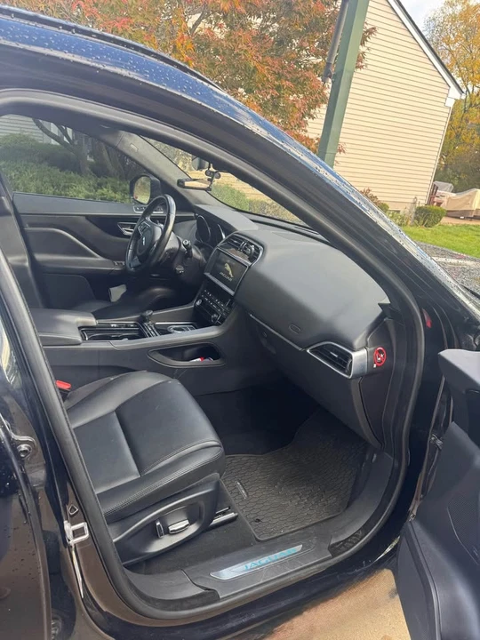 2019 Jaguar F-Pace - Image 5 of 7