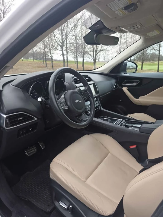 2019 Jaguar F-Pace - Image 14 of 20