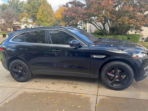 2019 Jaguar F-PACE 25t Premium Sport Utility 4D