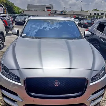 2019 Jaguar F-PACE 25t Premium Sport Utility 4D