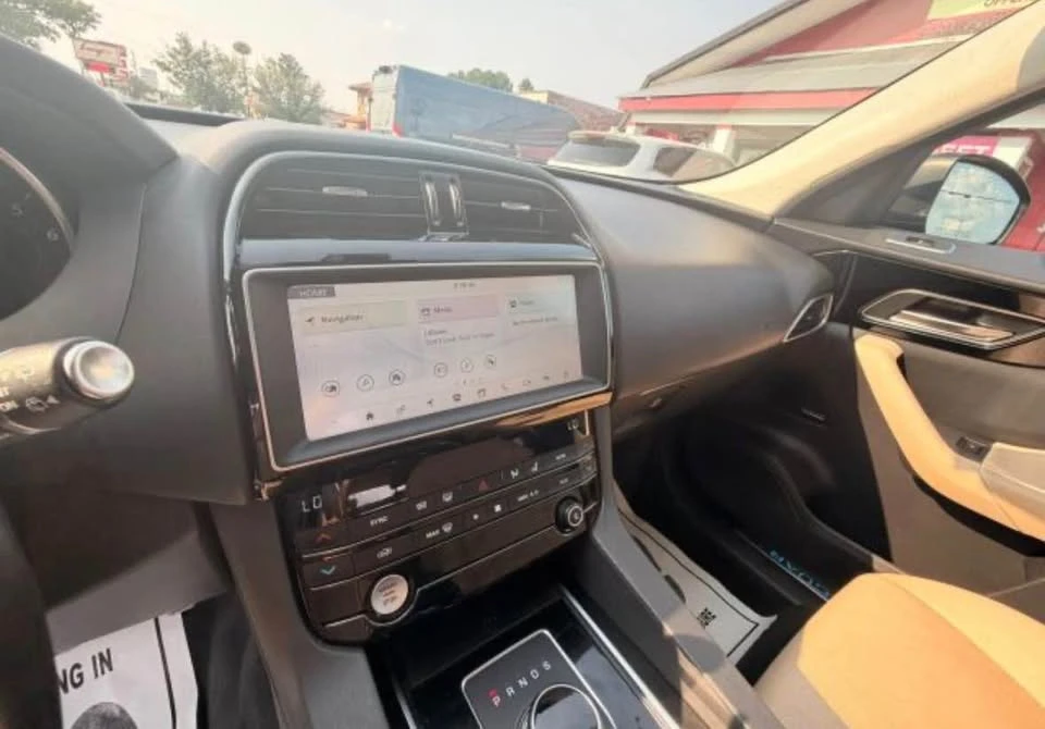 2019 Jaguar F-Pace - Image 6 of 6