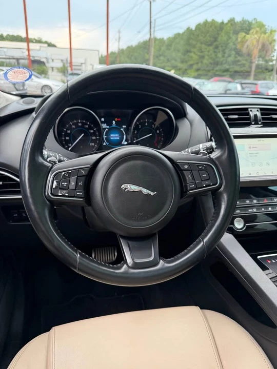 2019 Jaguar F-Pace - Image 11 of 20