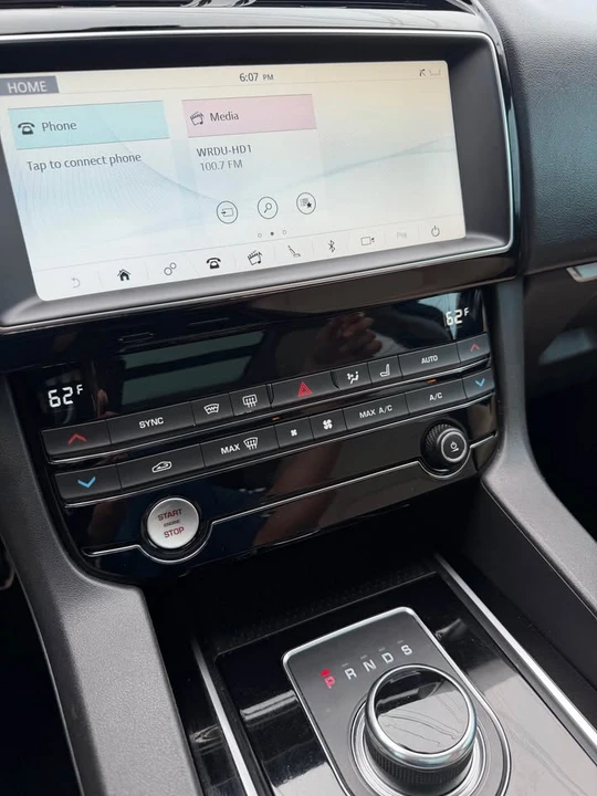 2019 Jaguar F-Pace - Image 15 of 20