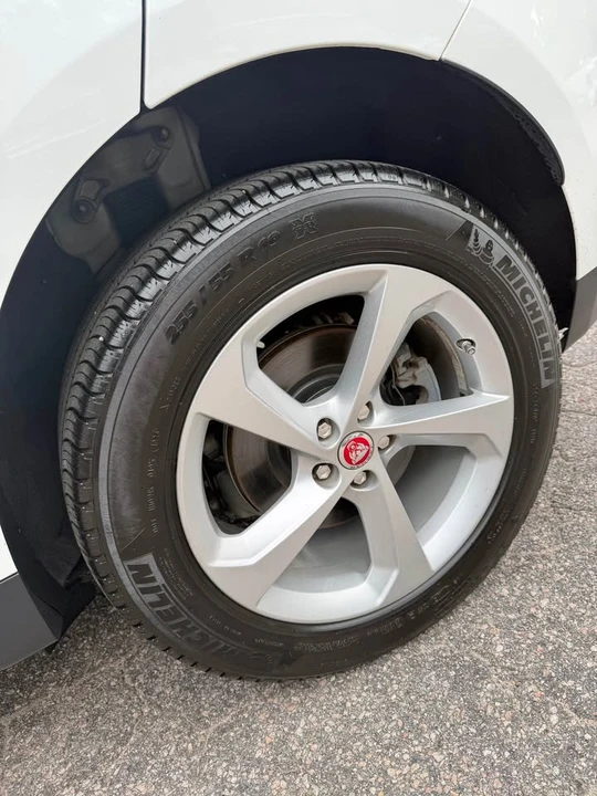 2019 Jaguar F-Pace - Image 7 of 20