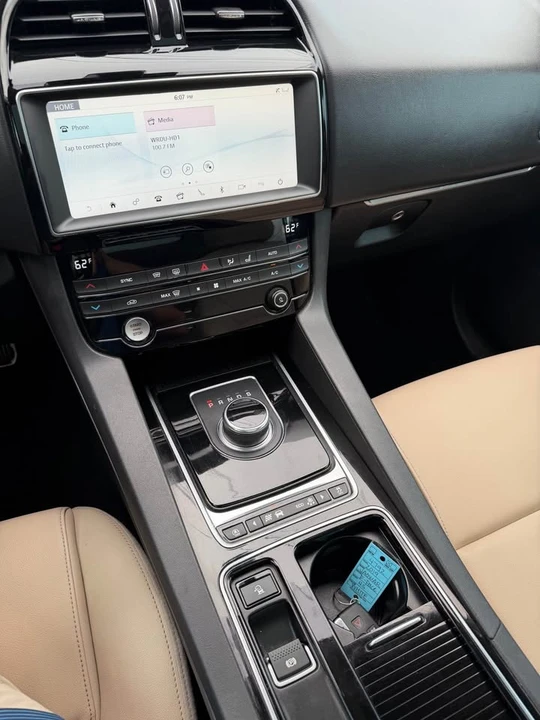 2019 Jaguar F-Pace - Image 13 of 20