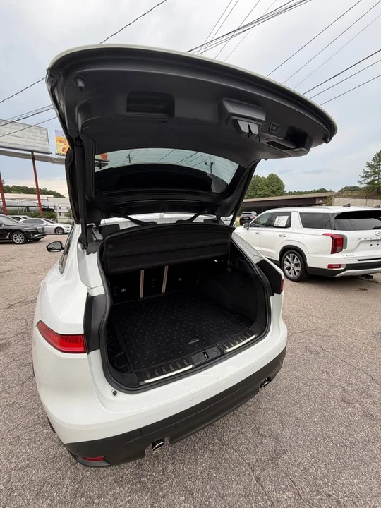 2019 Jaguar F-Pace - Image 8 of 20