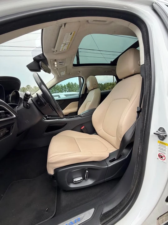 2019 Jaguar F-Pace - Image 9 of 20