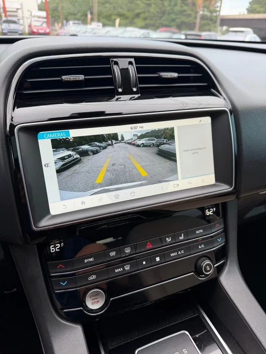 2019 Jaguar F-Pace - Image 14 of 20