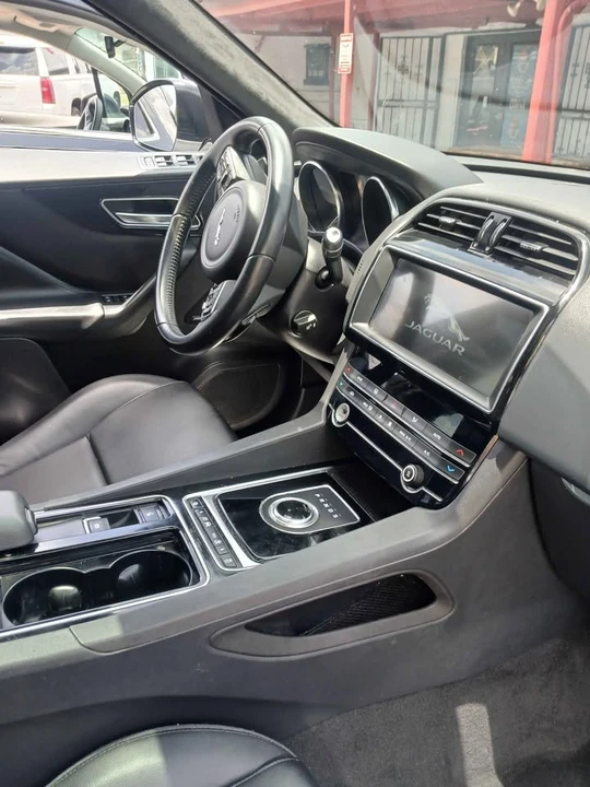 2019 Jaguar F-Pace - Image 15 of 16