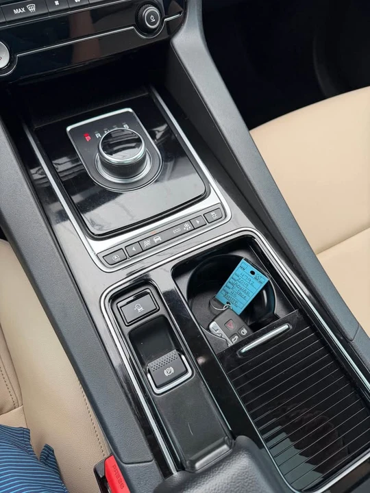 2019 Jaguar F-Pace - Image 16 of 20