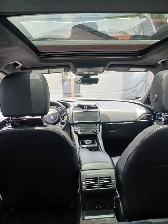 2019 Jaguar F-Pace - Image 10 of 16