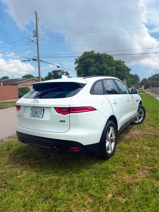 2019 Jaguar F-Pace - Image 18 of 20