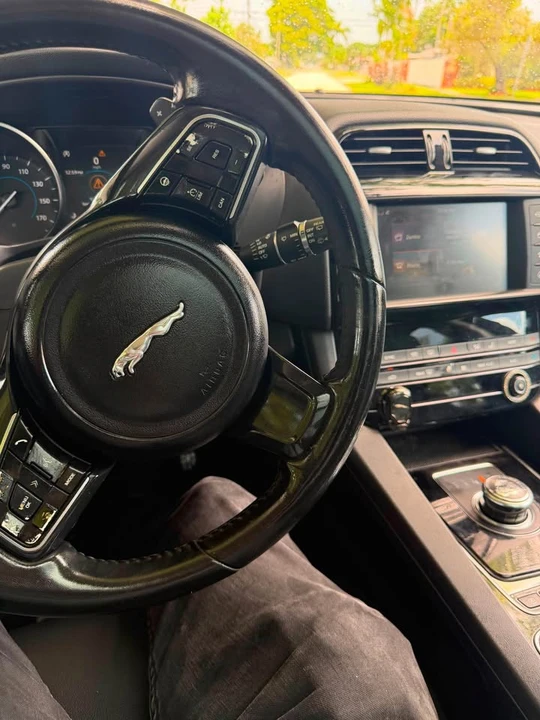 2019 Jaguar F-Pace - Image 15 of 20