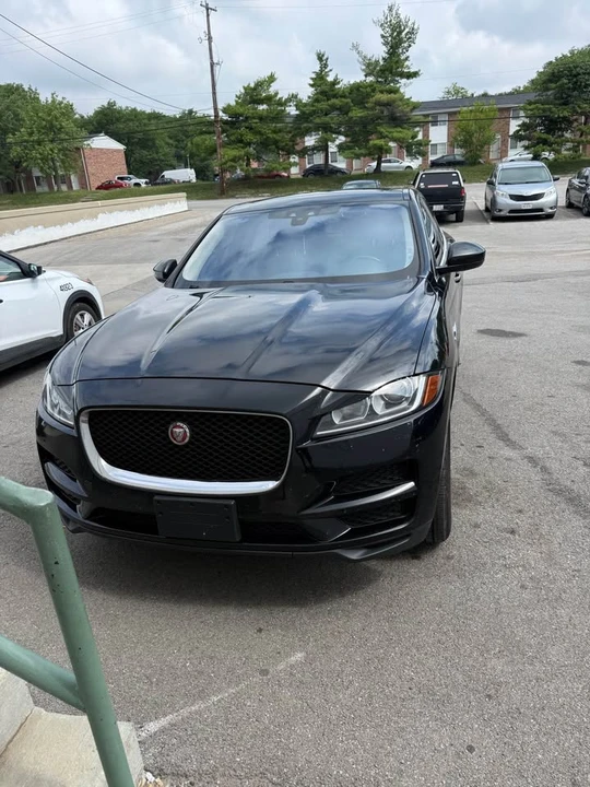 2019 Jaguar F-Pace - Image 5 of 14