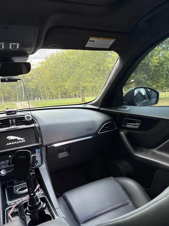 2019 Jaguar F-Pace - Image 13 of 20