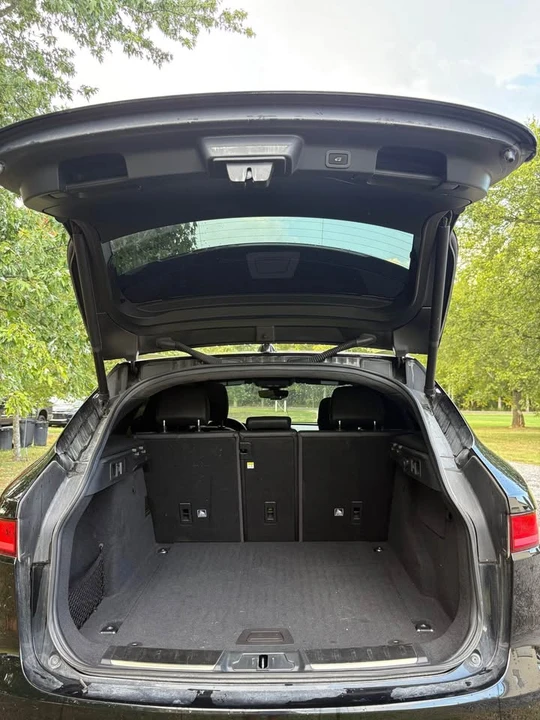 2019 Jaguar F-Pace - Image 8 of 20