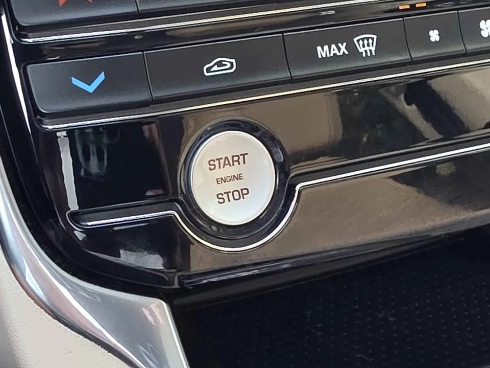2019 Jaguar F-Pace - Image 18 of 20