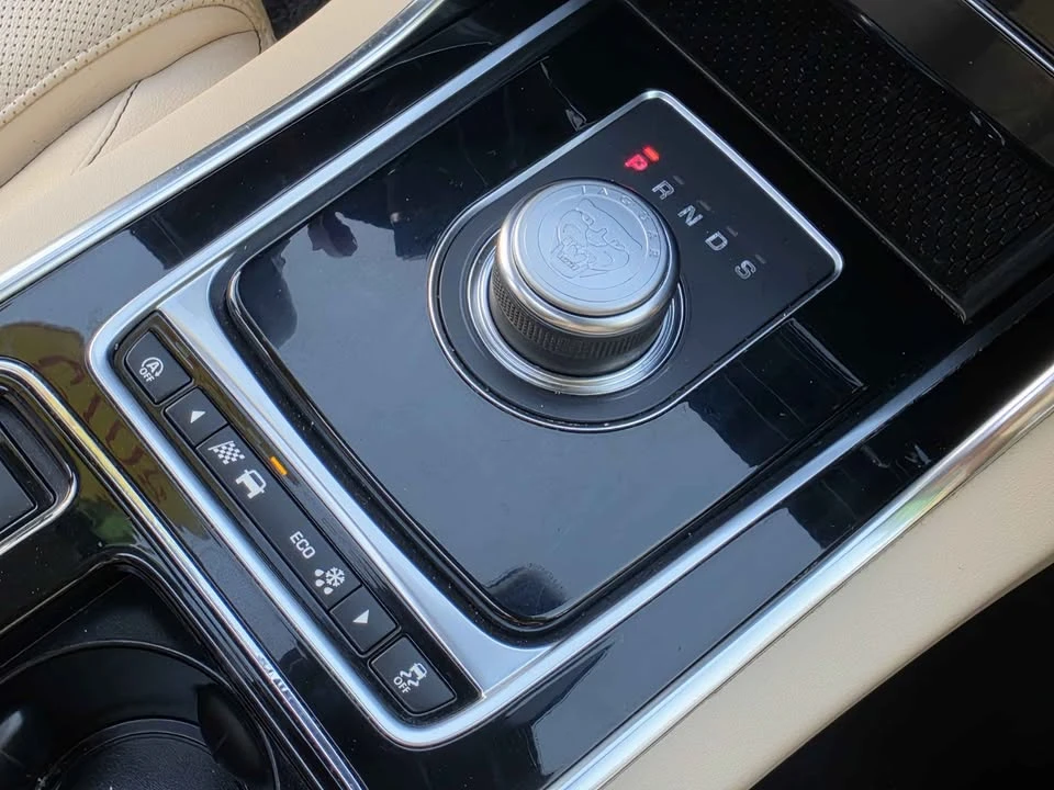 2019 Jaguar F-Pace - Image 11 of 20
