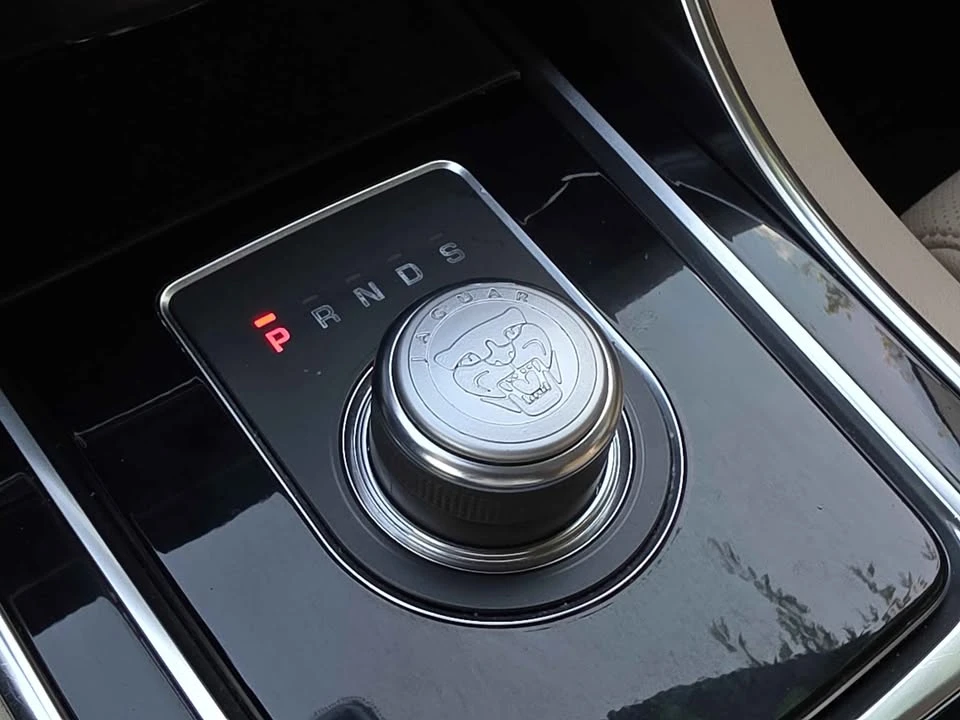 2019 Jaguar F-Pace - Image 14 of 20